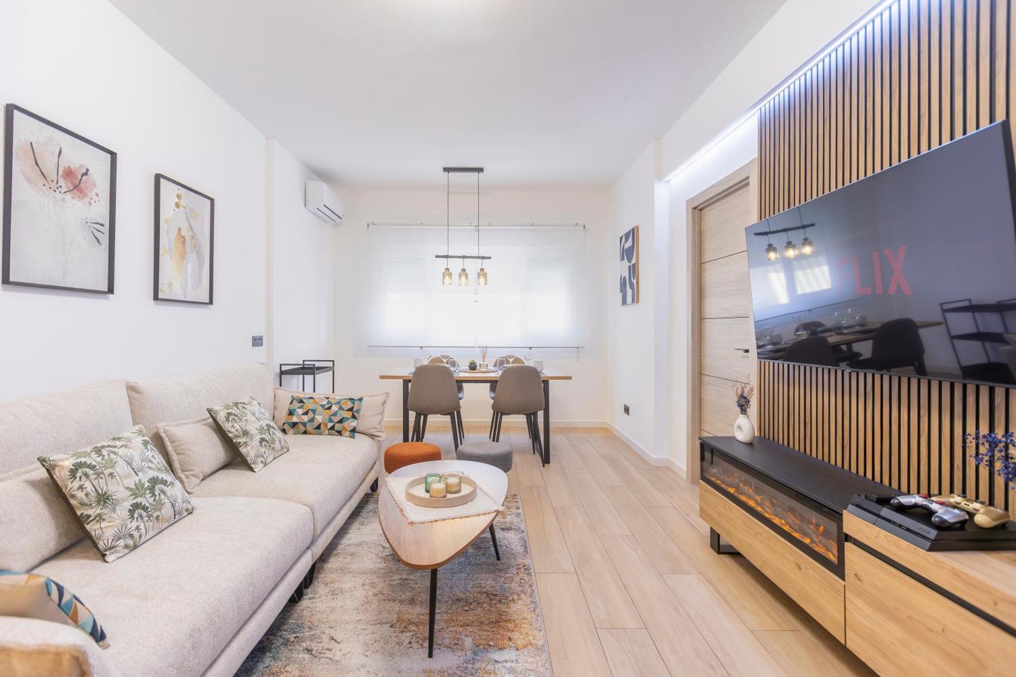 Fully Renovated Apartment In The Heart Of Fuengirola, 2 Min Walk To The Beach Exterior photo